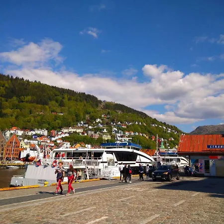 Strandgaten 207 *