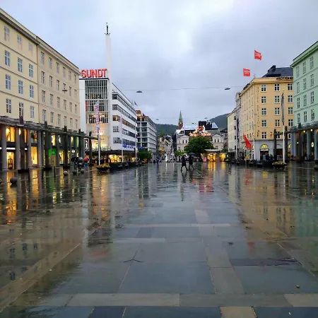 Strandgaten 207 *